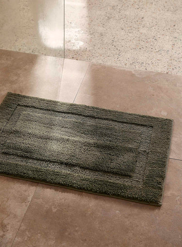 Plush bath mat